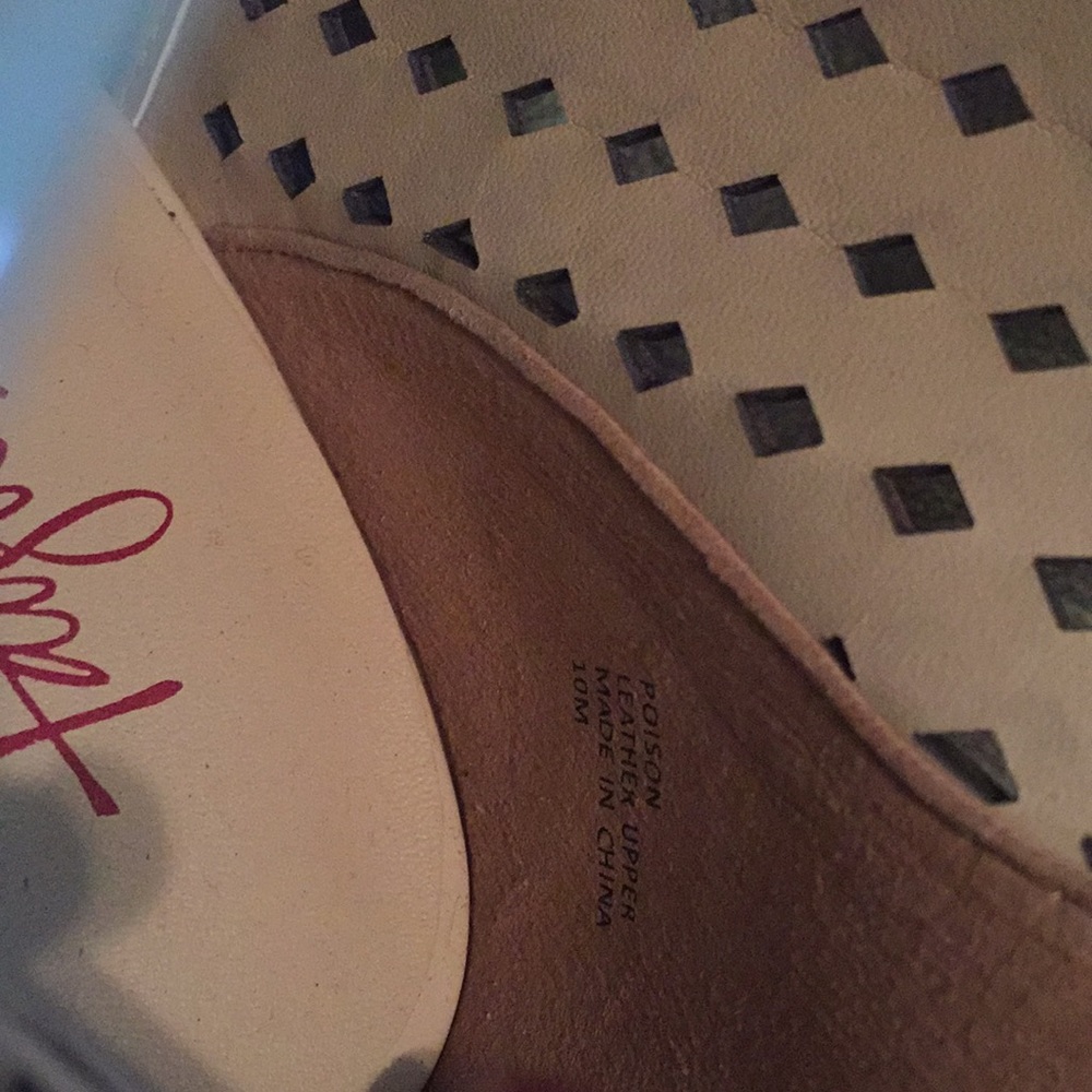 Taylor says❤️ super fun cute heels - Picture 7 of 8